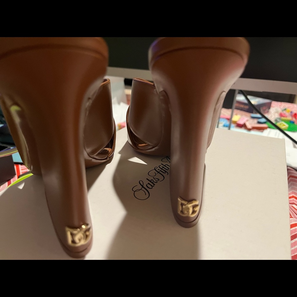 Dolce and Gabbana elegant slides